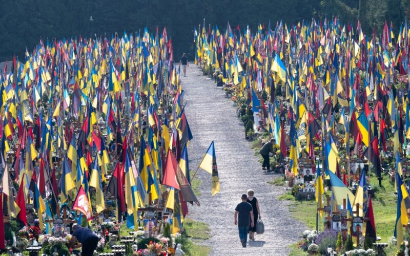 Близько 1000 кладовищ в Україні заборонені для відвідування