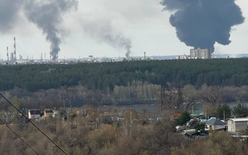 Дрони спричинили пожежу на Сизранському НПЗ в РФ