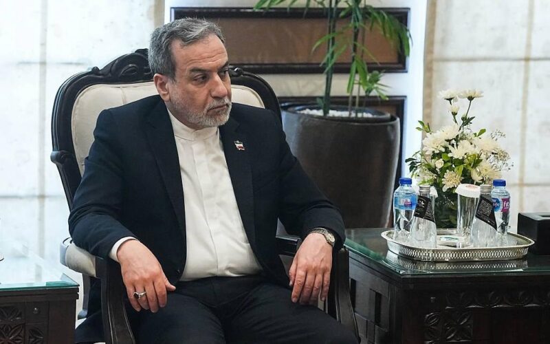 Глава МЗС Ірану приїде в Пакистан на переговори з американцями – ЗМІ