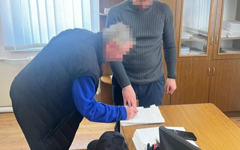 На Львівщині підприємець 23 роки утримував однокласника як “раба”