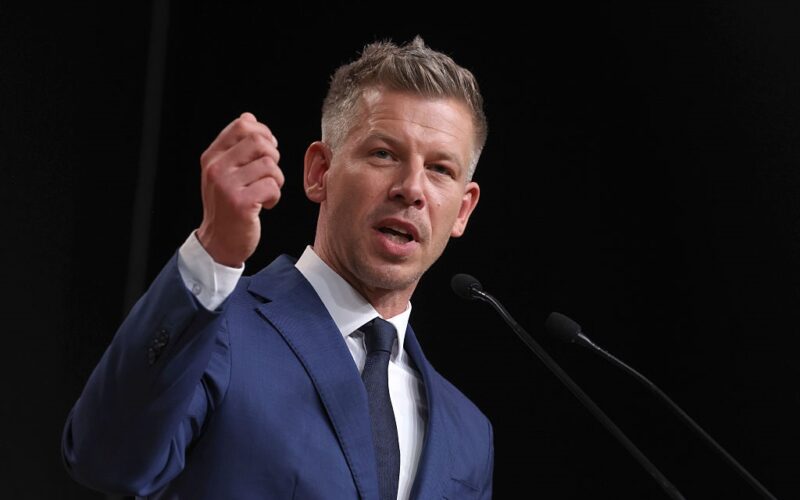 Новий лідер Угорщини пообіцяв позбитися держЗМІ