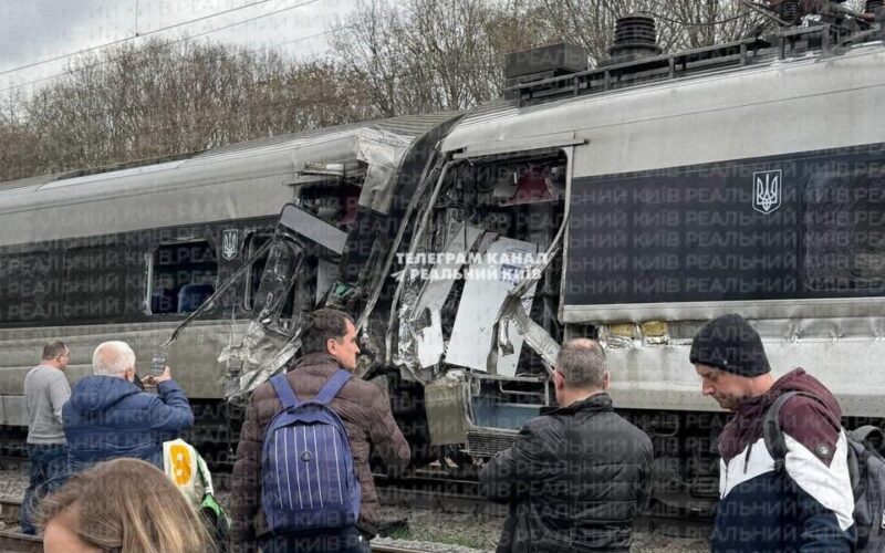 Поїзд Інтерсіті+ потрапив в аварію на Вінниччині