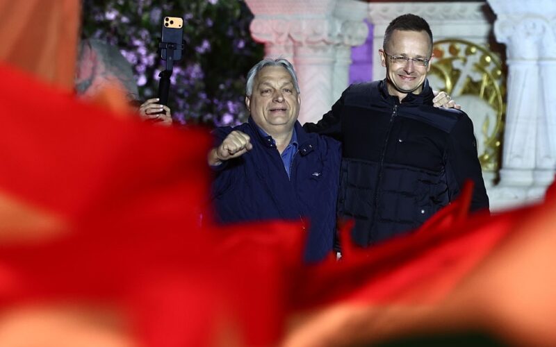 РФ замітає сліди. У Орбана знищують документи