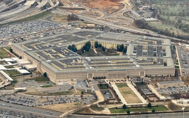 США вичерпали запаси і перетягують автогігантів на військові рейки – ЗМІ