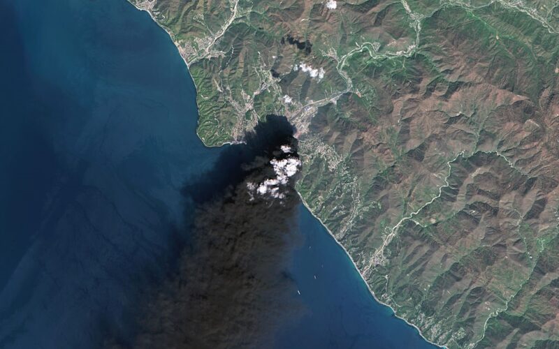 Туапсе накрив “нафтовий” дощ