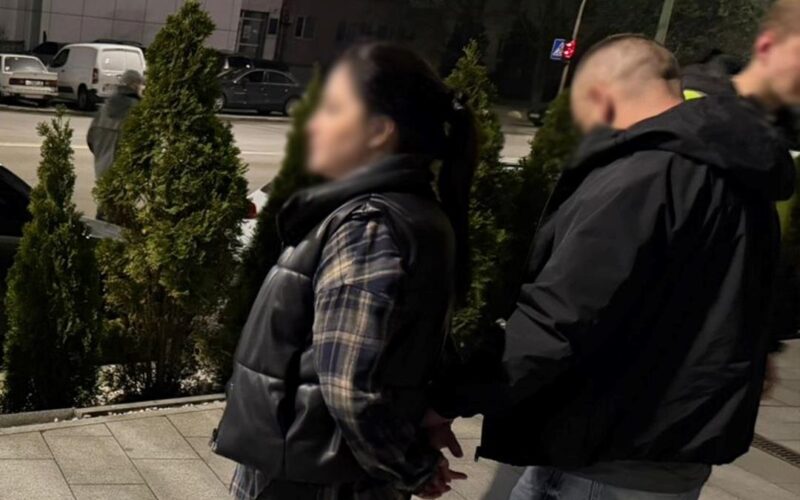 У Києві затримали пару за шантаж родини мобілізованого