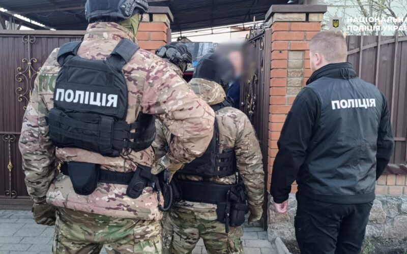 У Кропивницькому викрили групу квартирних шахраїв
