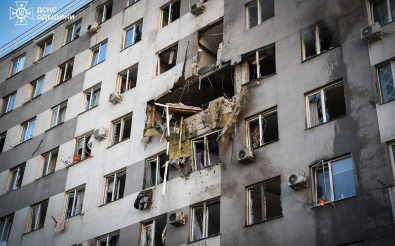 Удар по Одесі: загинув чоловік, шестеро постраждалих