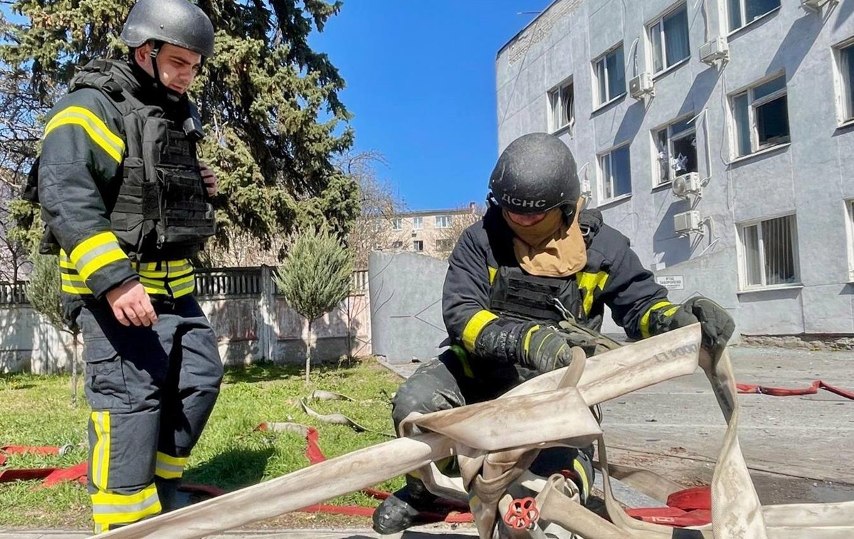 Удари по Чернігову: є влучання по адмінбудівлях і постраждалі