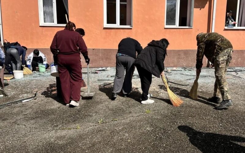 В Туапсе після удару по НПЗ пройшов “нафтовий дощ”