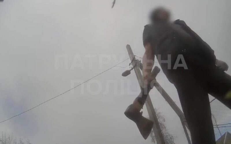 В Запоріжжі чоловік напав на поліцію під час затримання підозрюваного в ДТП