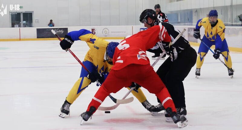 Юніори України обіграли збірну Польщі з хокею